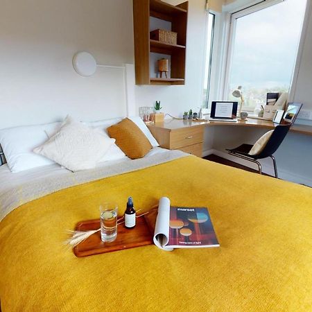 Private Bedrooms With Shared Kitchen And Studios At Iq Tufnell House In 런던 외부 사진