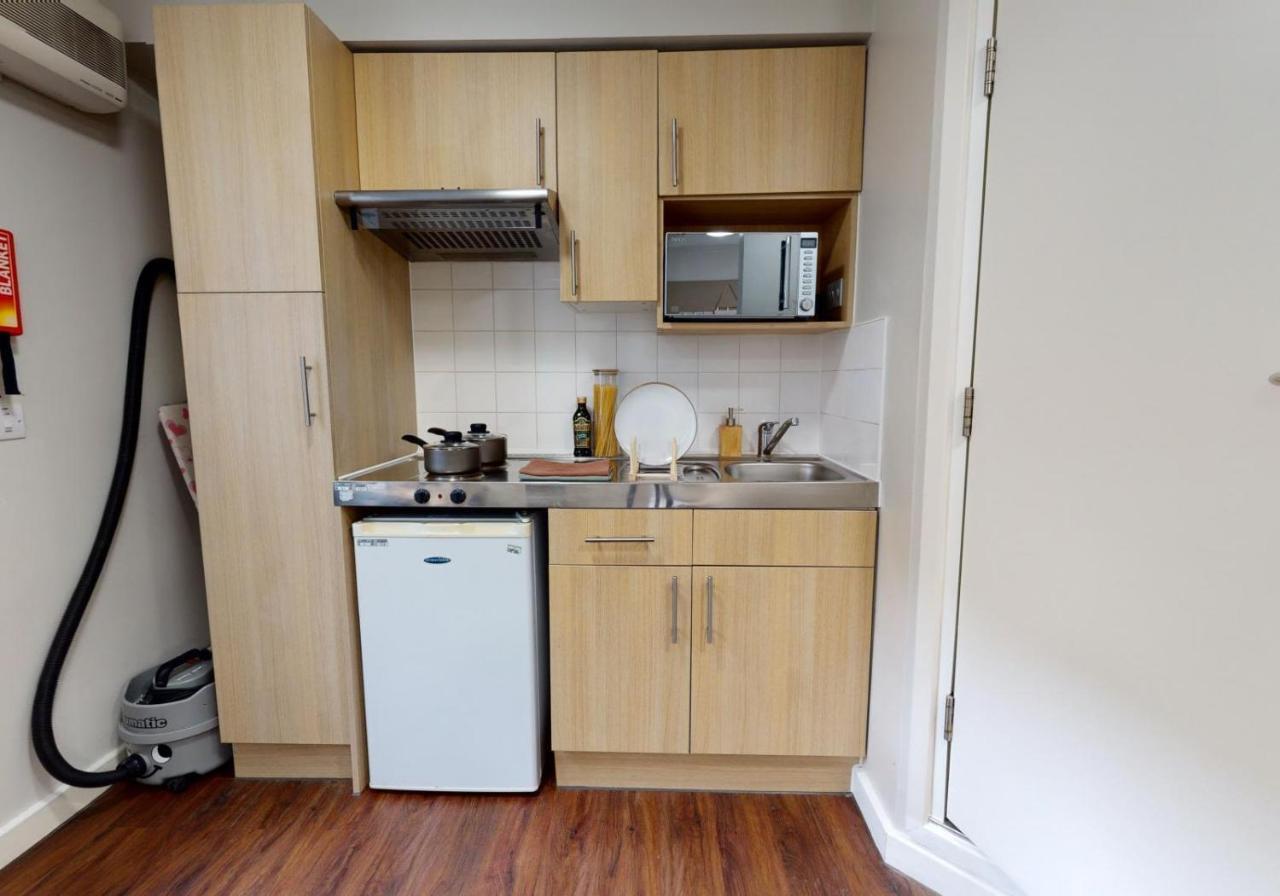 Private Bedrooms With Shared Kitchen And Studios At Iq Tufnell House In 런던 외부 사진
