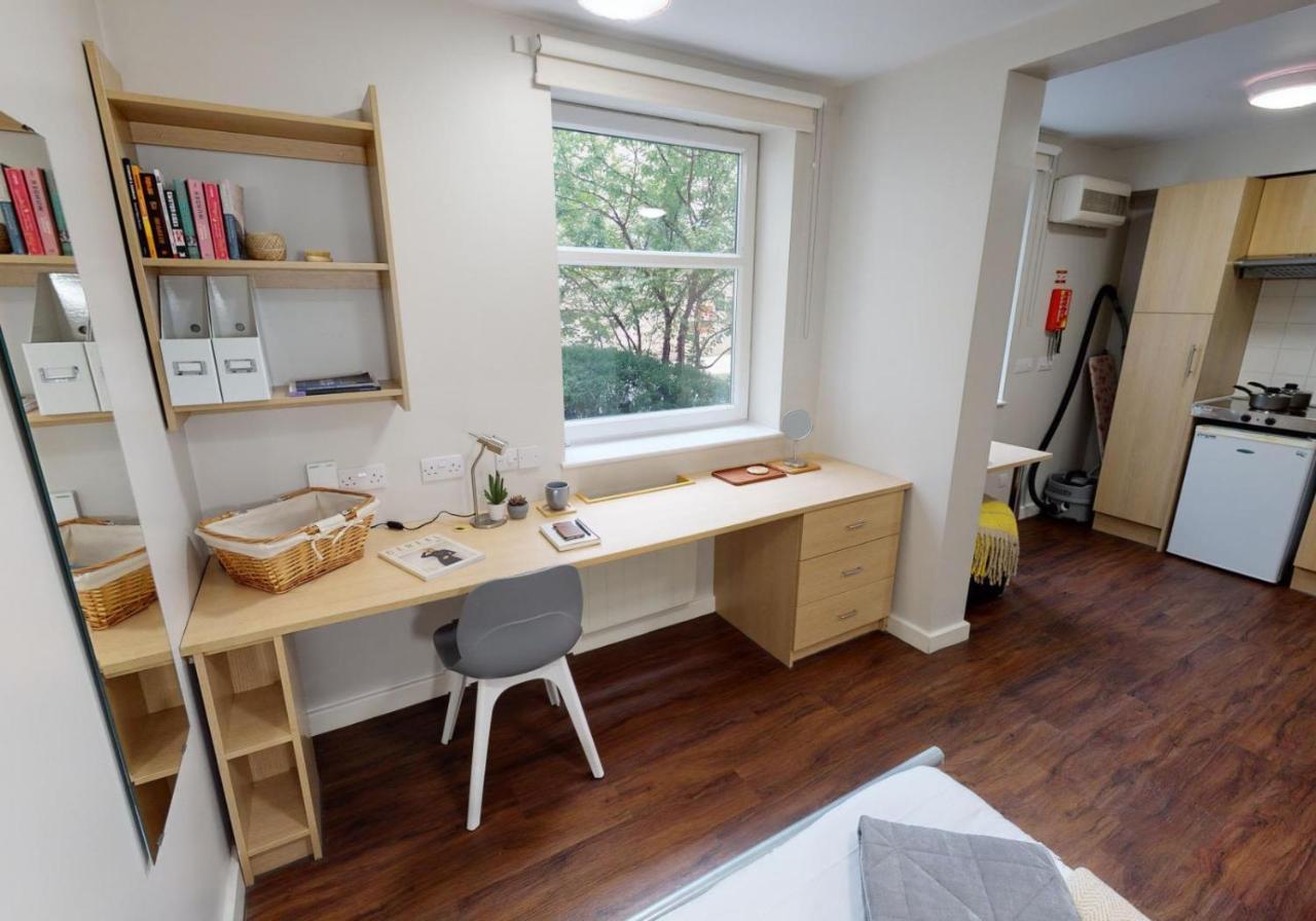 Private Bedrooms With Shared Kitchen And Studios At Iq Tufnell House In 런던 외부 사진