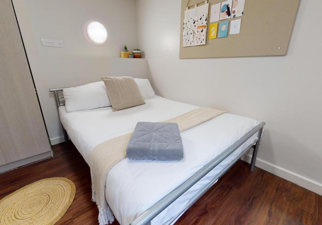 Private Bedrooms With Shared Kitchen And Studios At Iq Tufnell House In 런던 외부 사진