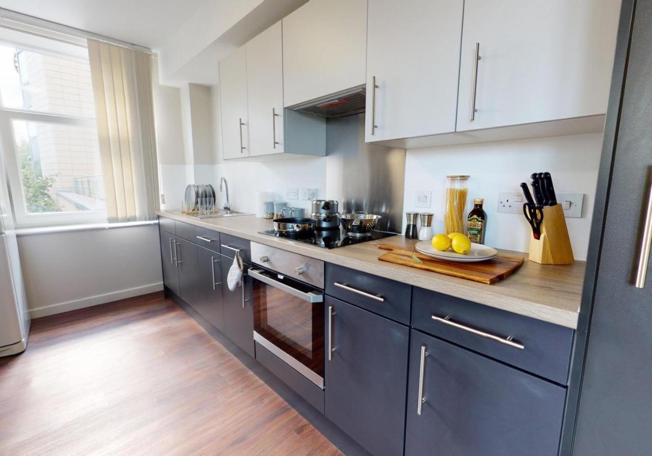 Private Bedrooms With Shared Kitchen And Studios At Iq Tufnell House In 런던 외부 사진