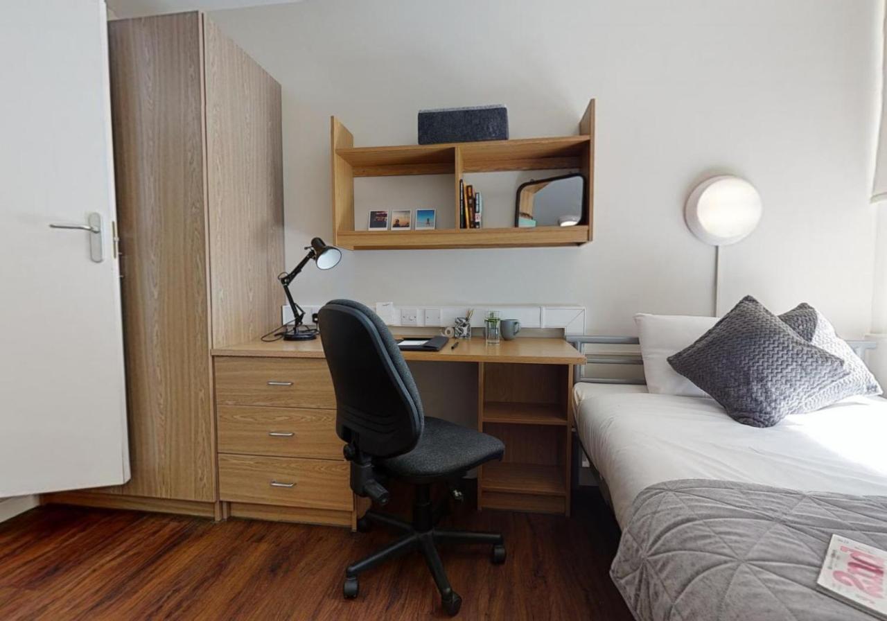 Private Bedrooms With Shared Kitchen And Studios At Iq Tufnell House In 런던 외부 사진