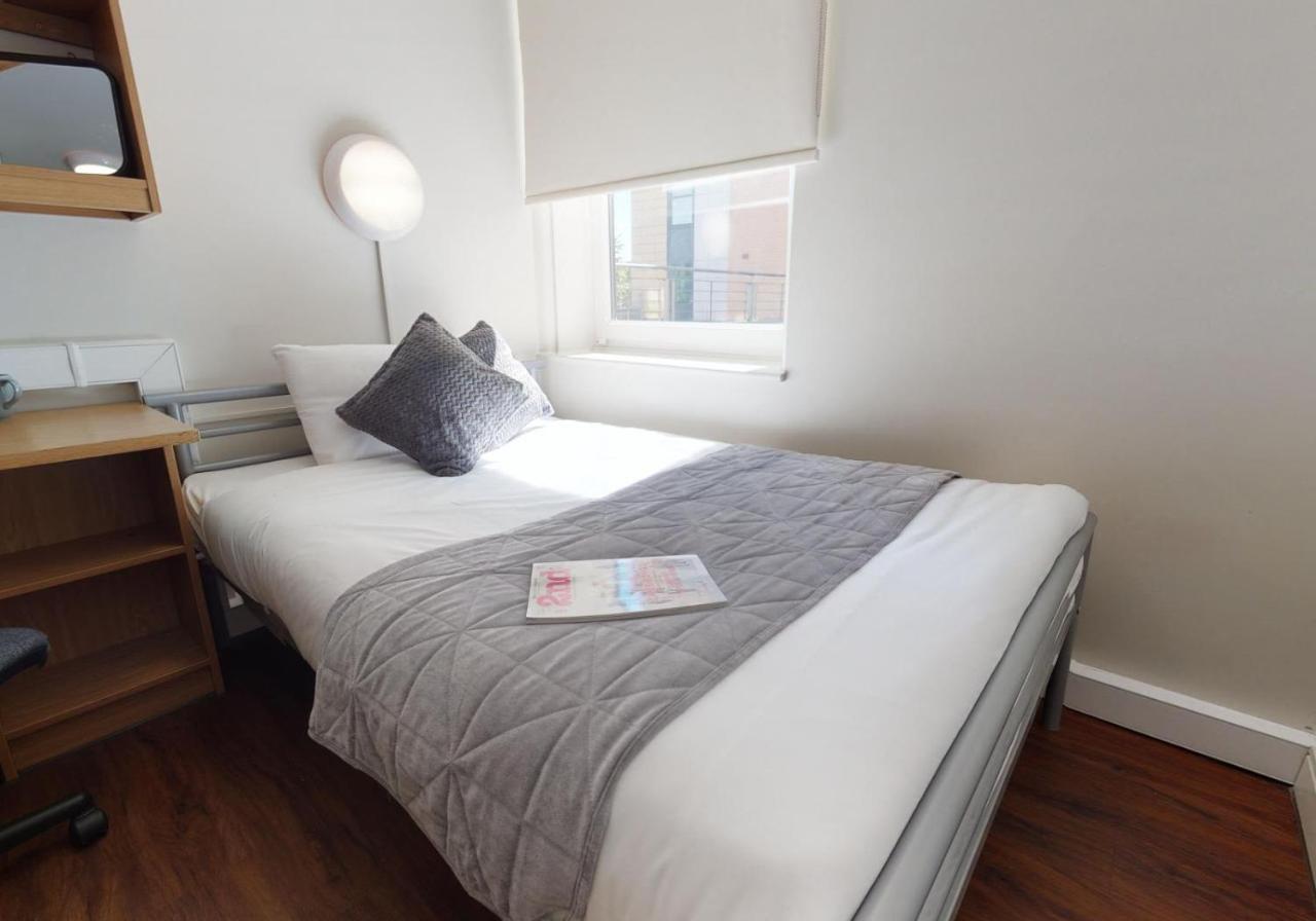 Private Bedrooms With Shared Kitchen And Studios At Iq Tufnell House In 런던 외부 사진