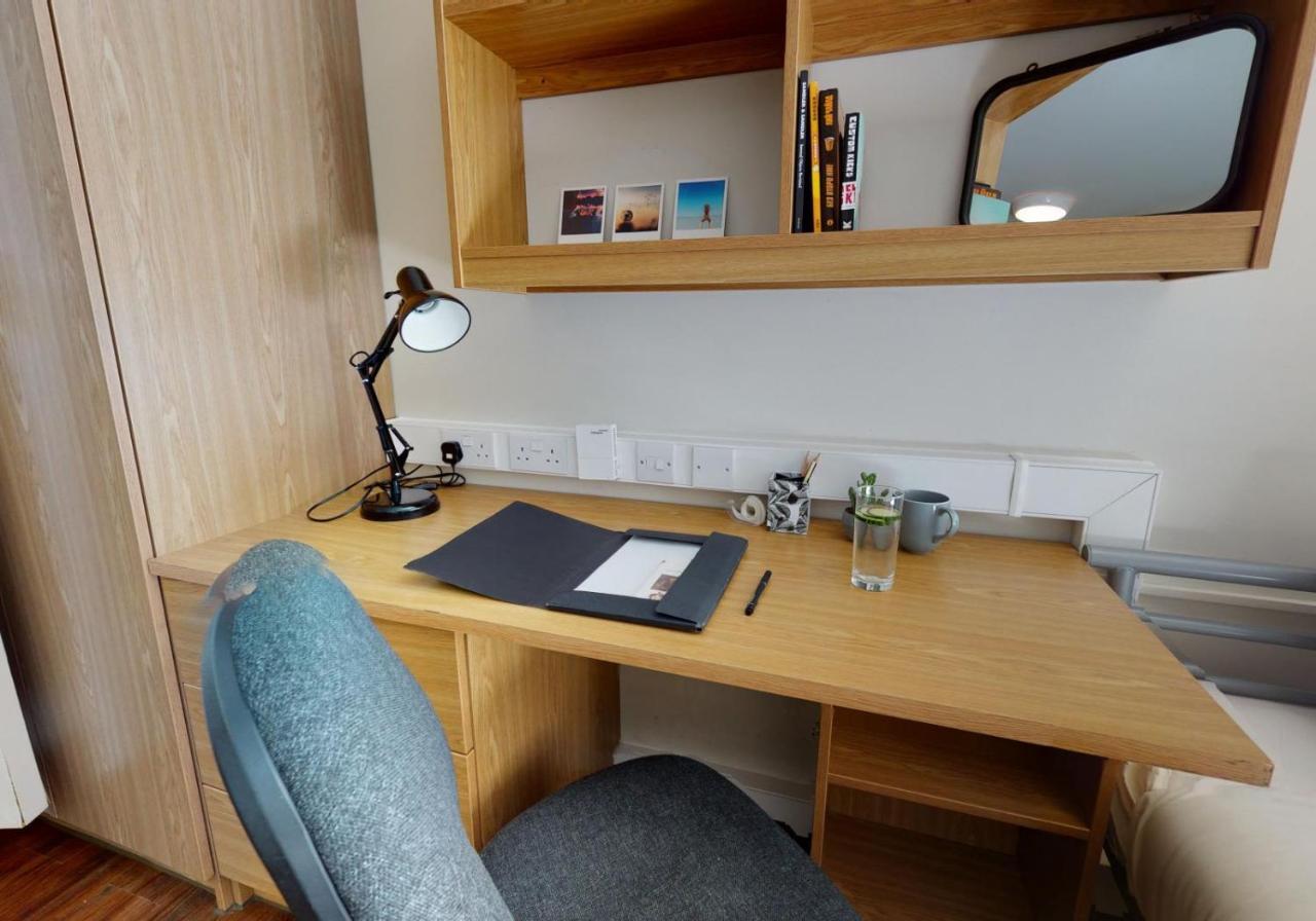 Private Bedrooms With Shared Kitchen And Studios At Iq Tufnell House In 런던 외부 사진
