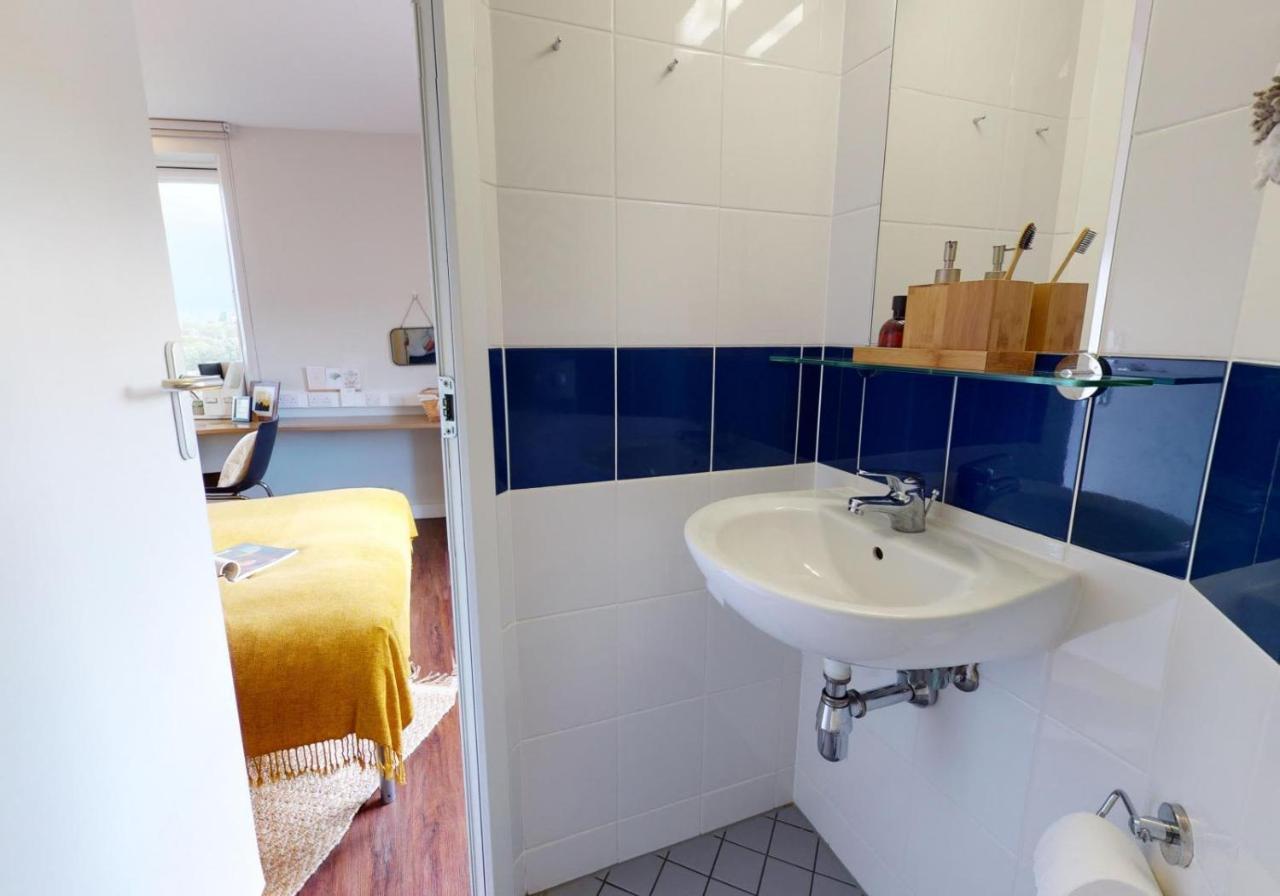 Private Bedrooms With Shared Kitchen And Studios At Iq Tufnell House In 런던 외부 사진
